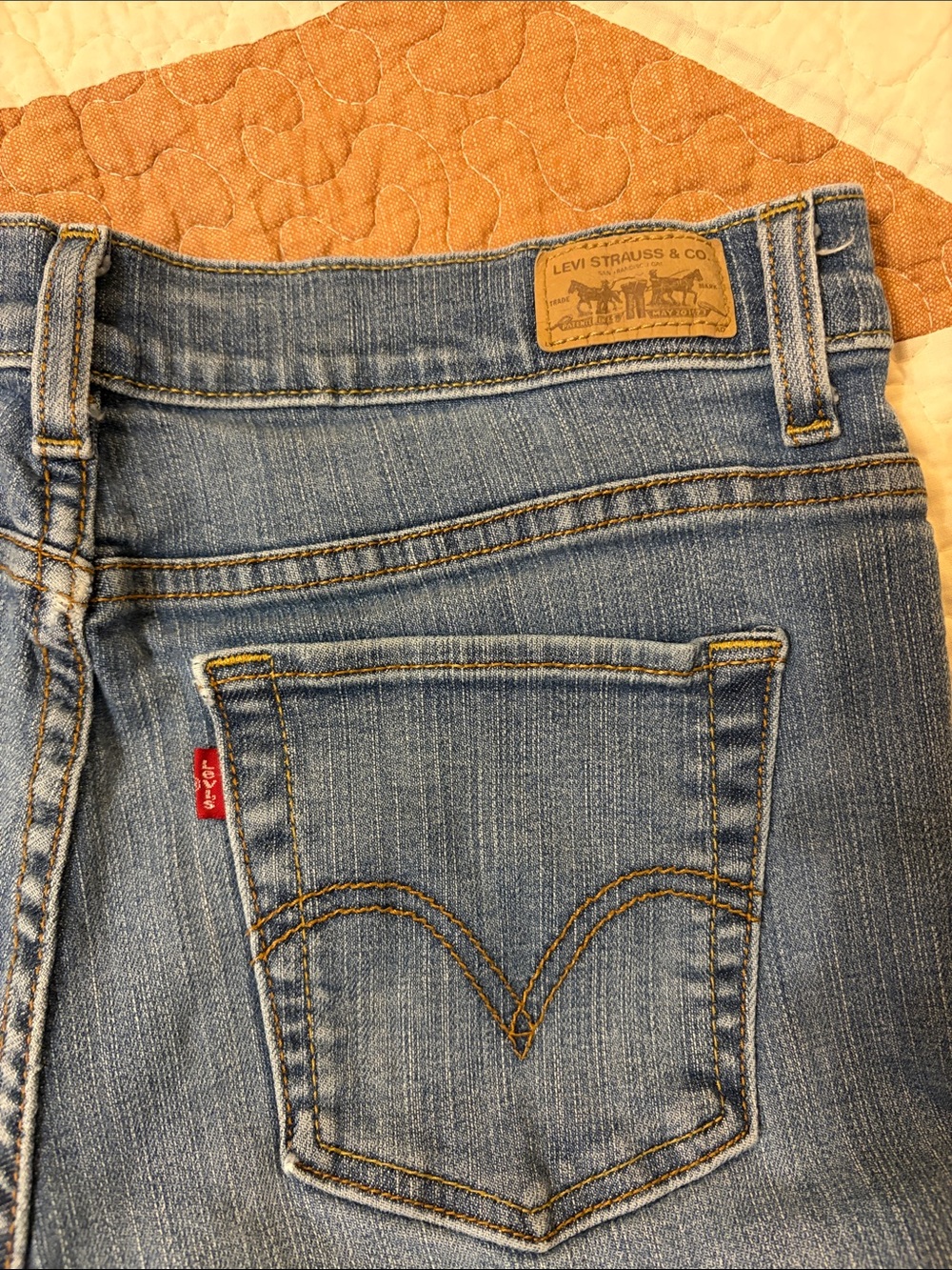 Levi's Classic Vintage style Women’s Blue Jean Bootcut - Picture 4 of 6